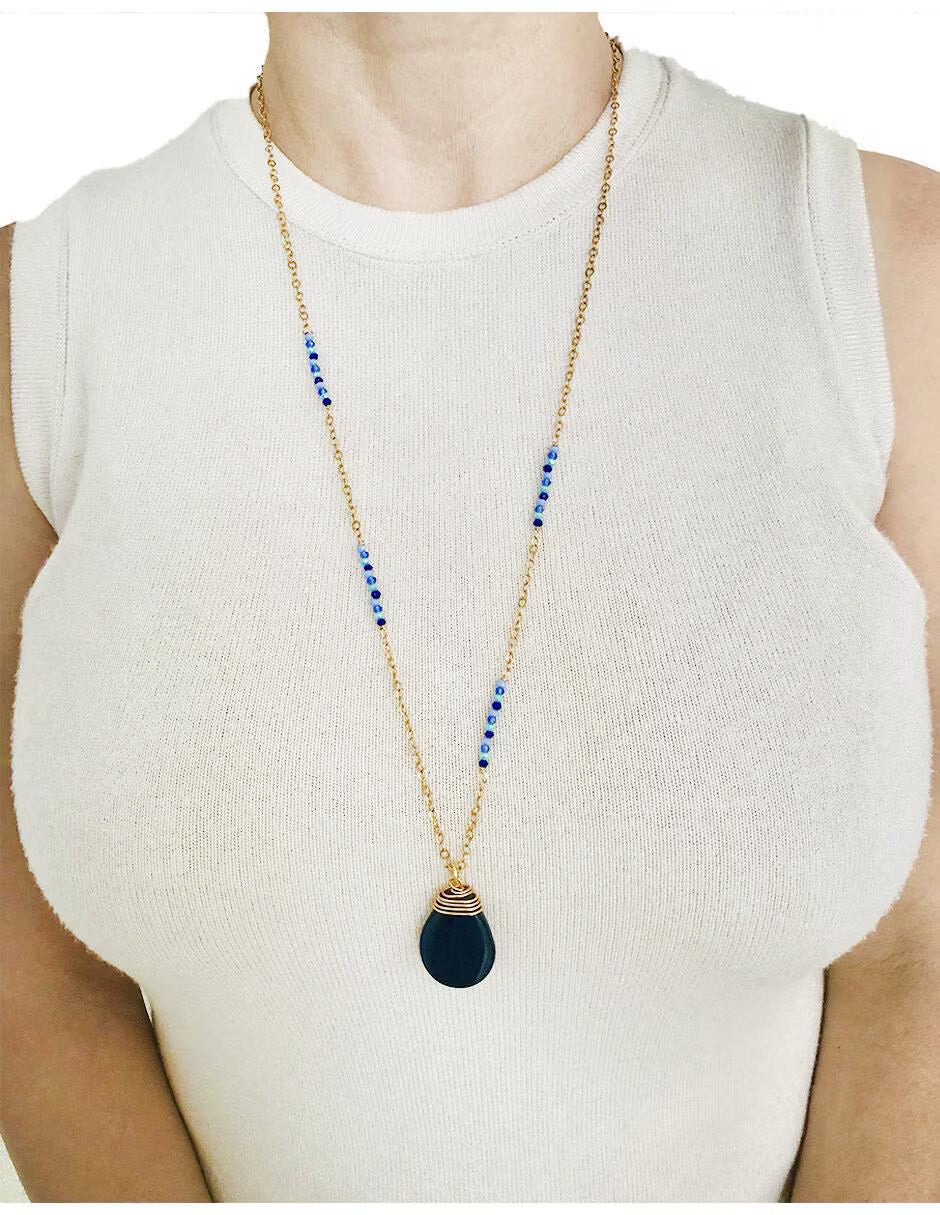 Set de arracadas y collar con piedra azul en chapa de oro de 14 k