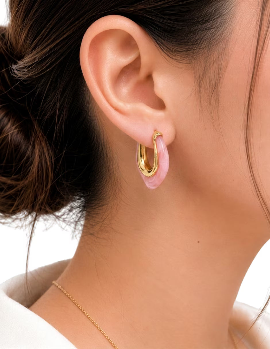 Trío de Aretes Dorados con Perla, Zirconias y Detalle Rosa en chapa de oro 14k