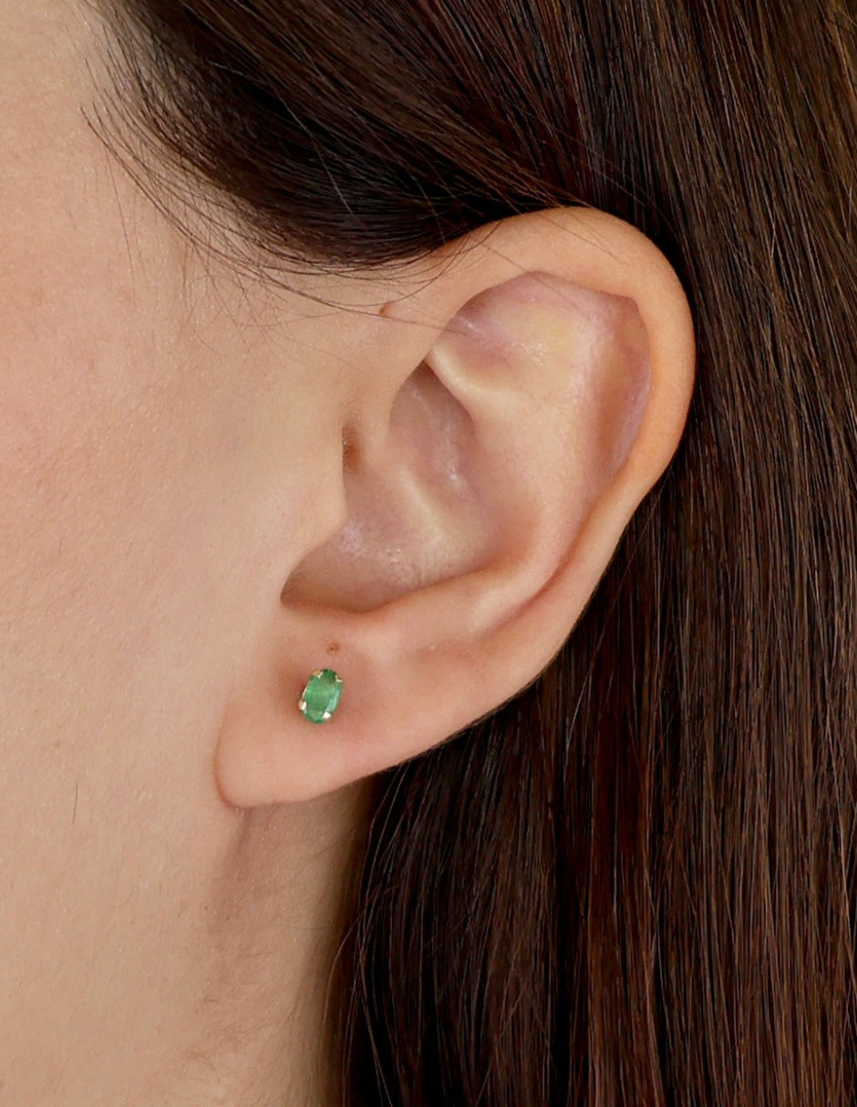 Broqueles de Esmeralda Oval en Oro de 10k