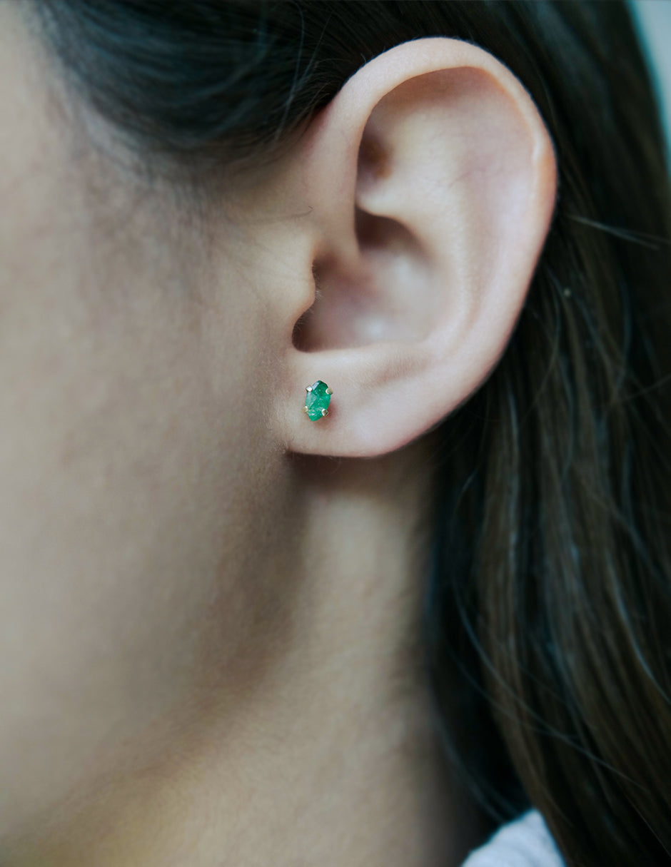 Broquel de Esmeralda Natural - en Oro 10k