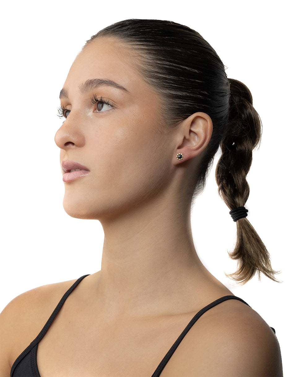 Broquel de Flor con Ónix en Oro de 10k