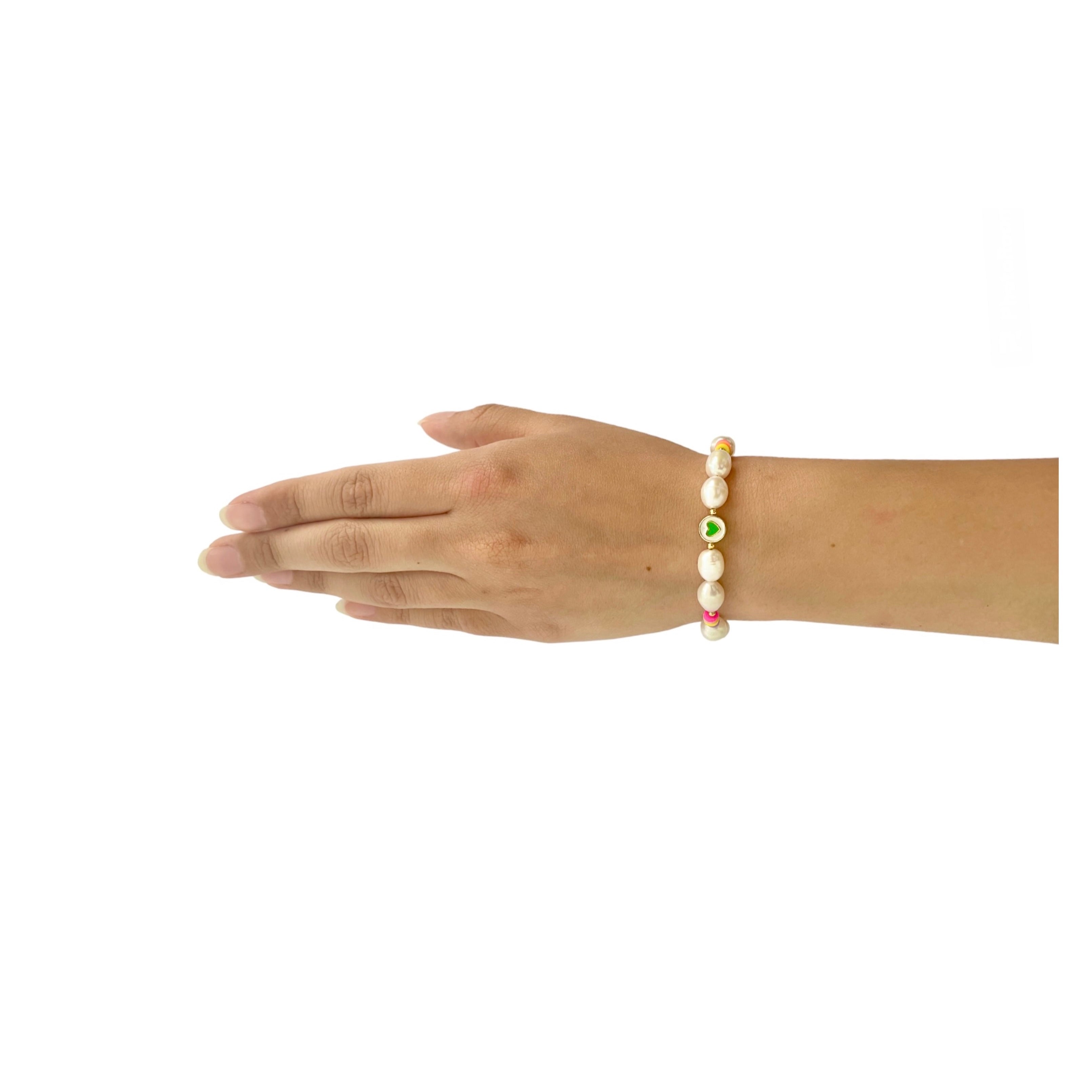 Pulsera con Perlas y Dije de Corazón