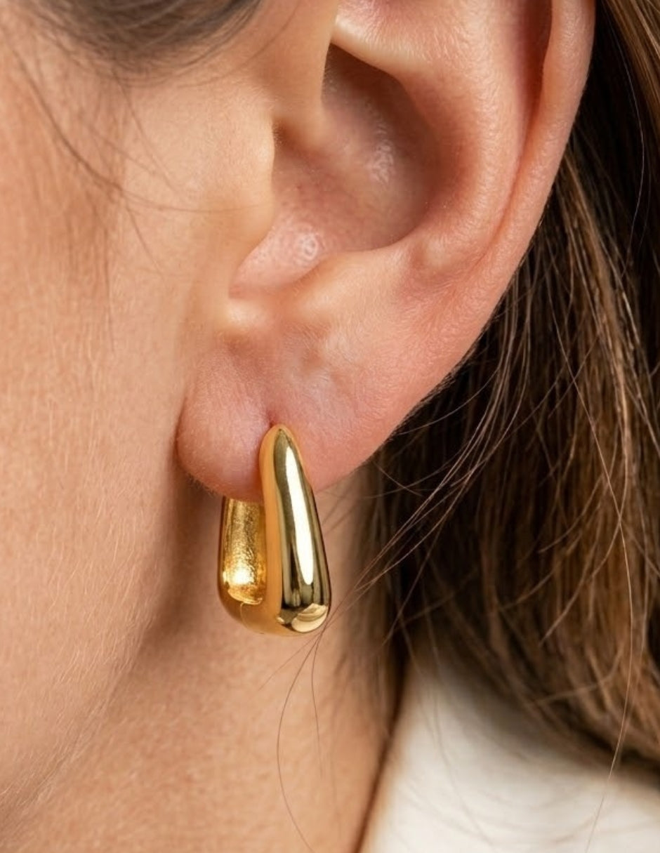 SET DE ARETES CHAPA DE ORO 14K CON ZIRCONIAS Y PERLA