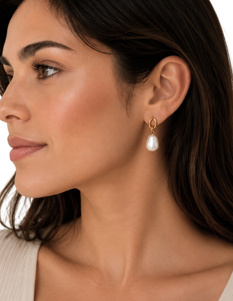 SET DE ARETES CHAPA DE ORO 14K CON ZIRCONIAS Y PERLA