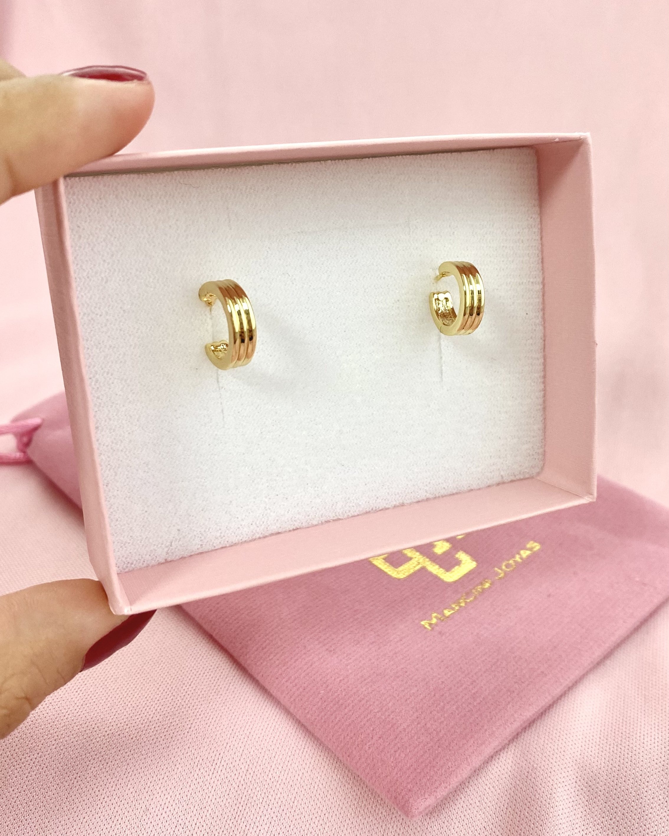 Arracadas Pequeñas con Diseño en Chapa de Oro 14k