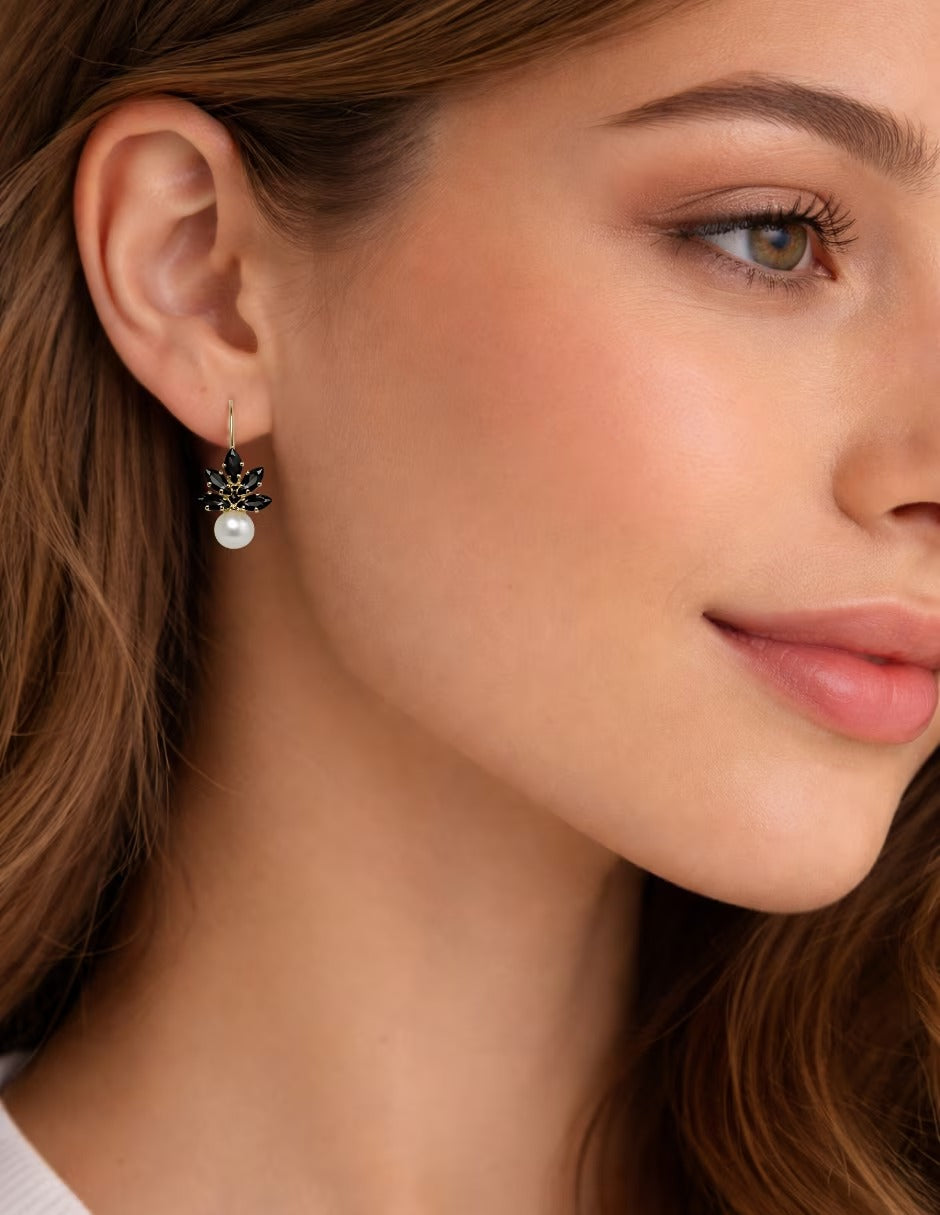 Aretes cortos de zirconias negras con perla 10k
