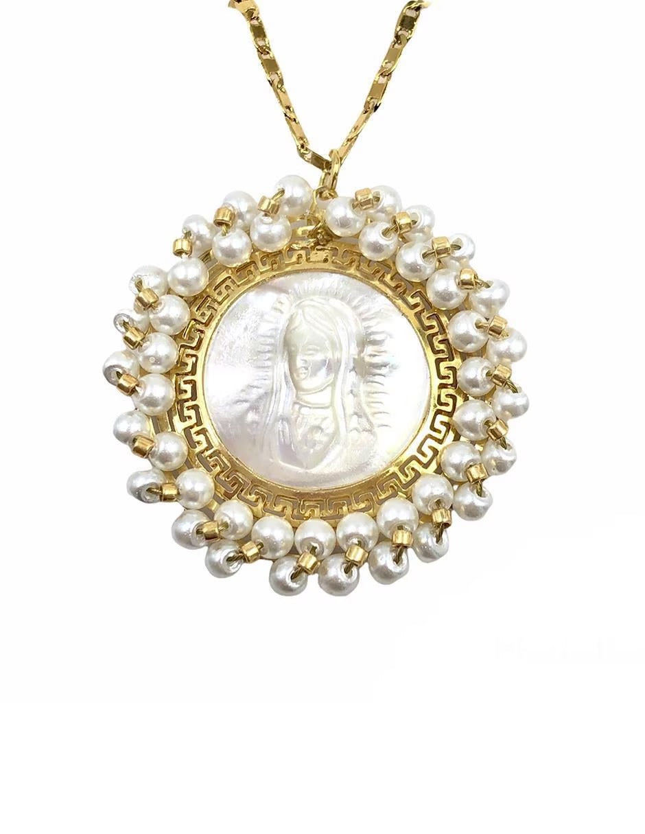 Dúo de Collares Religiosos con Medallas Madre Perla y Perlas - en Chapa de Oro