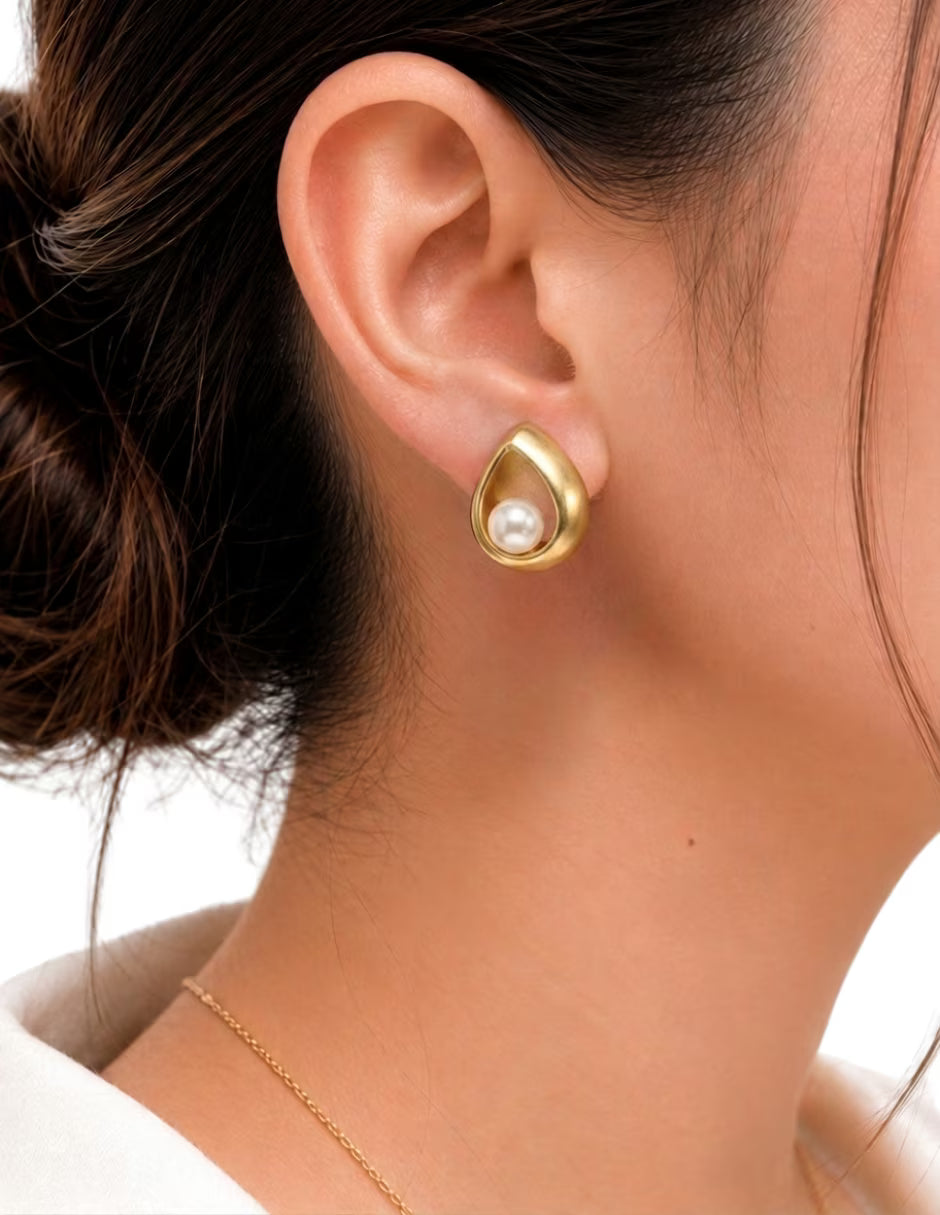 Trío de Aretes Dorados con Perla, Zirconias y Detalle Rosa en chapa de oro 14k