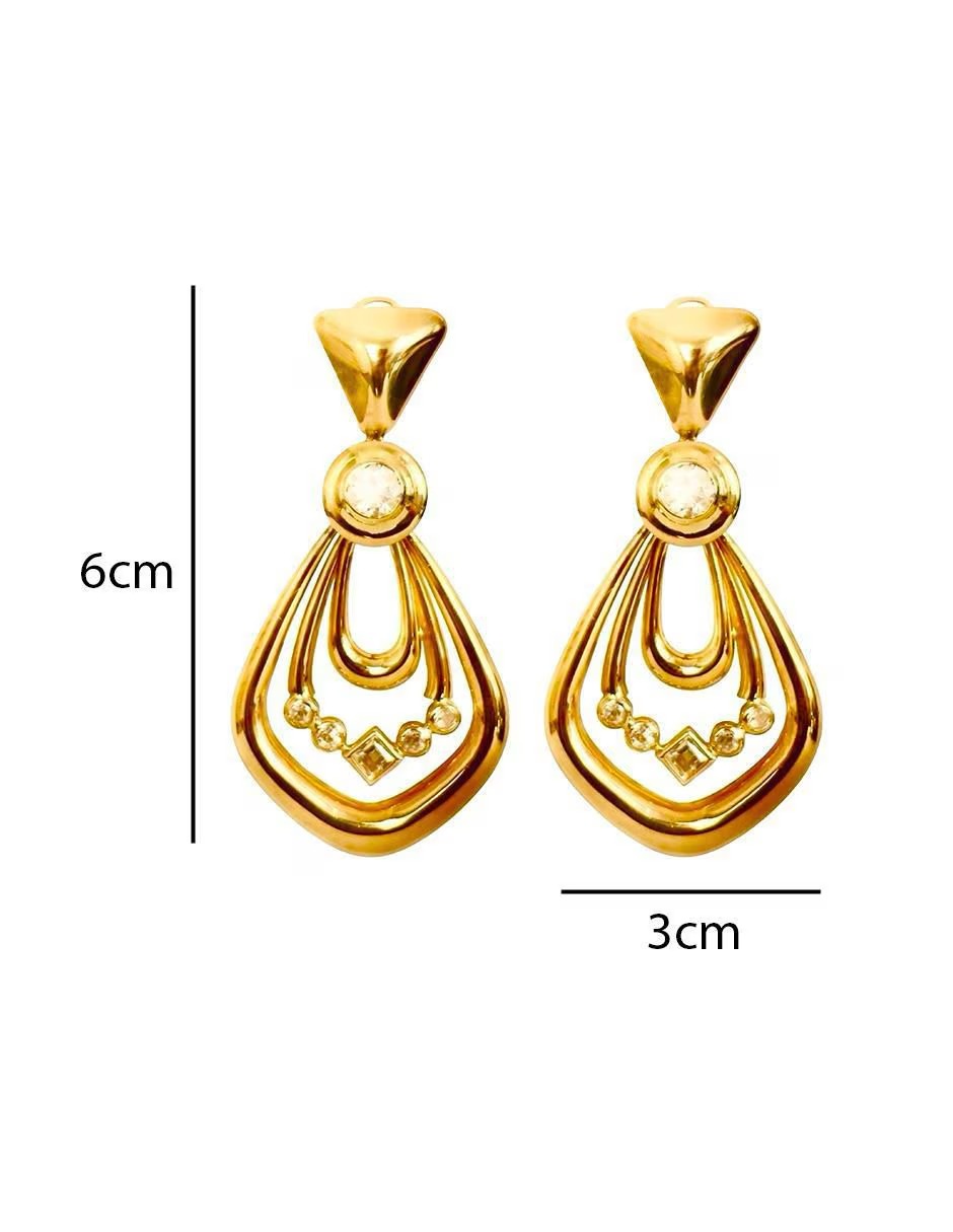 Aretes triangulares en oro 14k