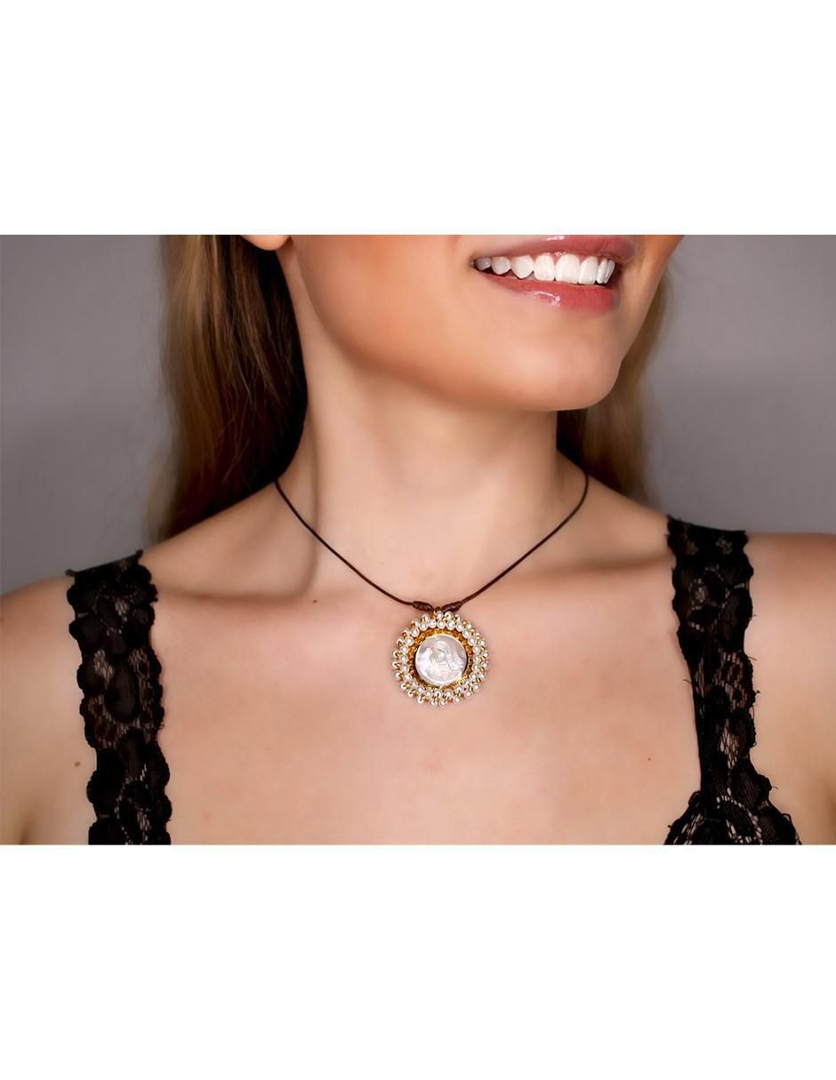 Dúo de Collares Religiosos con Medallas Madre Perla y Perlas - en Chapa de Oro