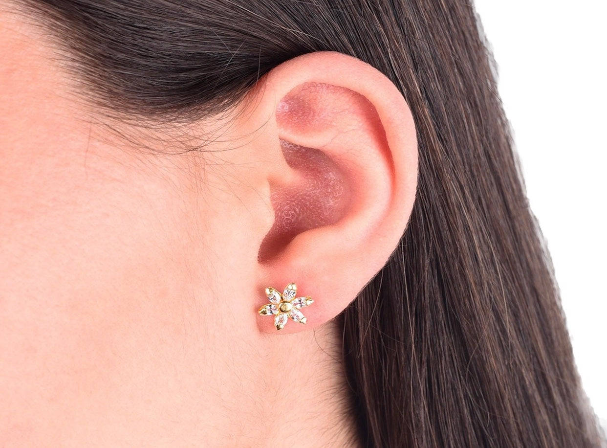 Broqueles de Margarita con Zirconias Blancas en Oro de 10k